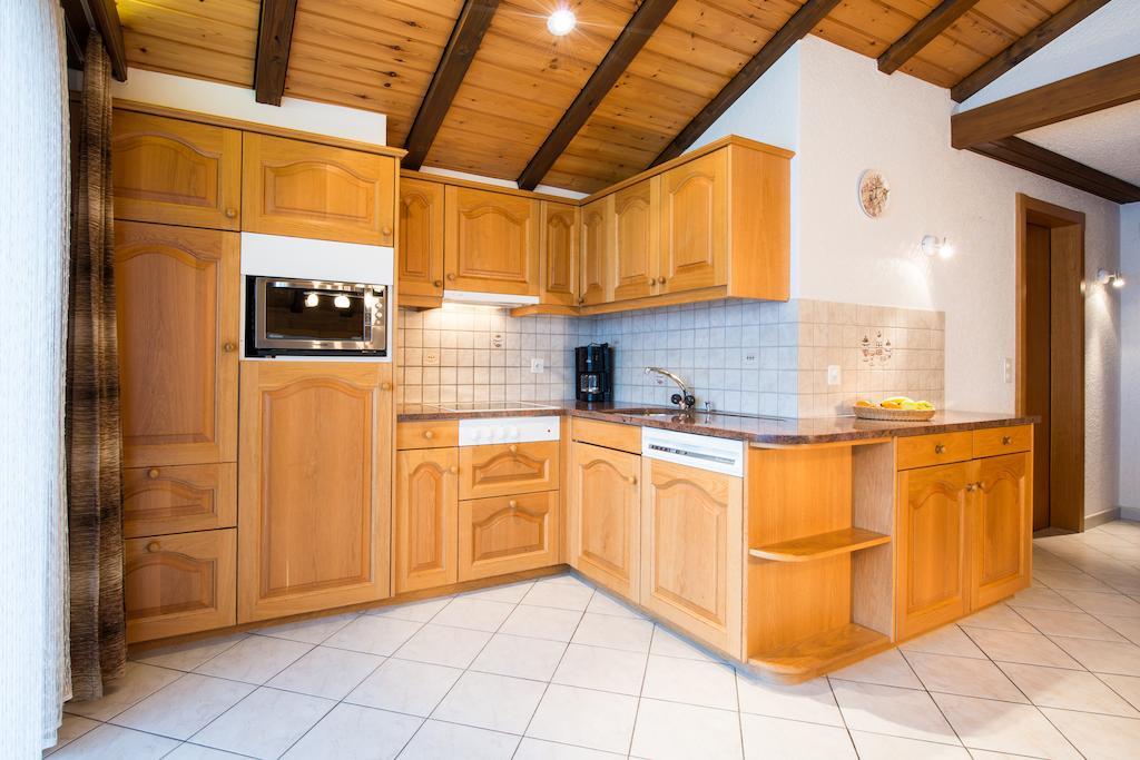 Apartamento Ferienhaus Adonis Saas-Grund Habitación foto